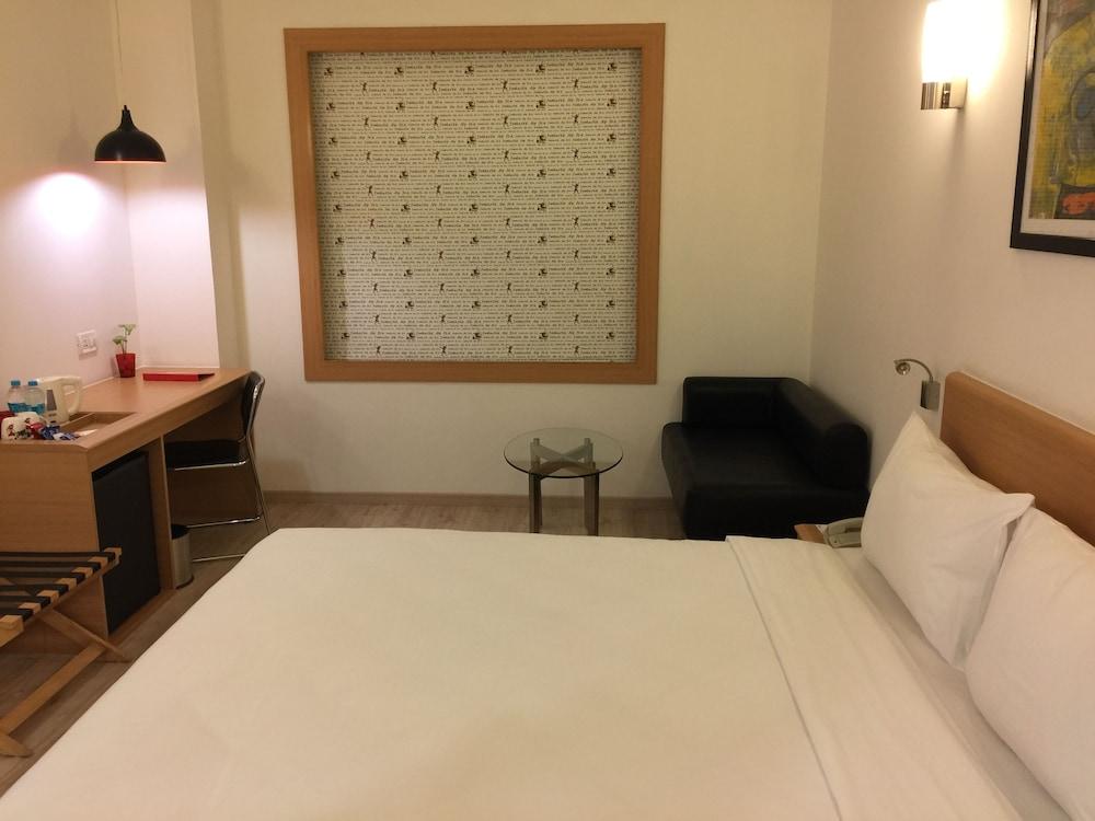 Red Fox By Lemon Tree Hotels, Sector 60, Gurugram Gurgaon Exterior photo