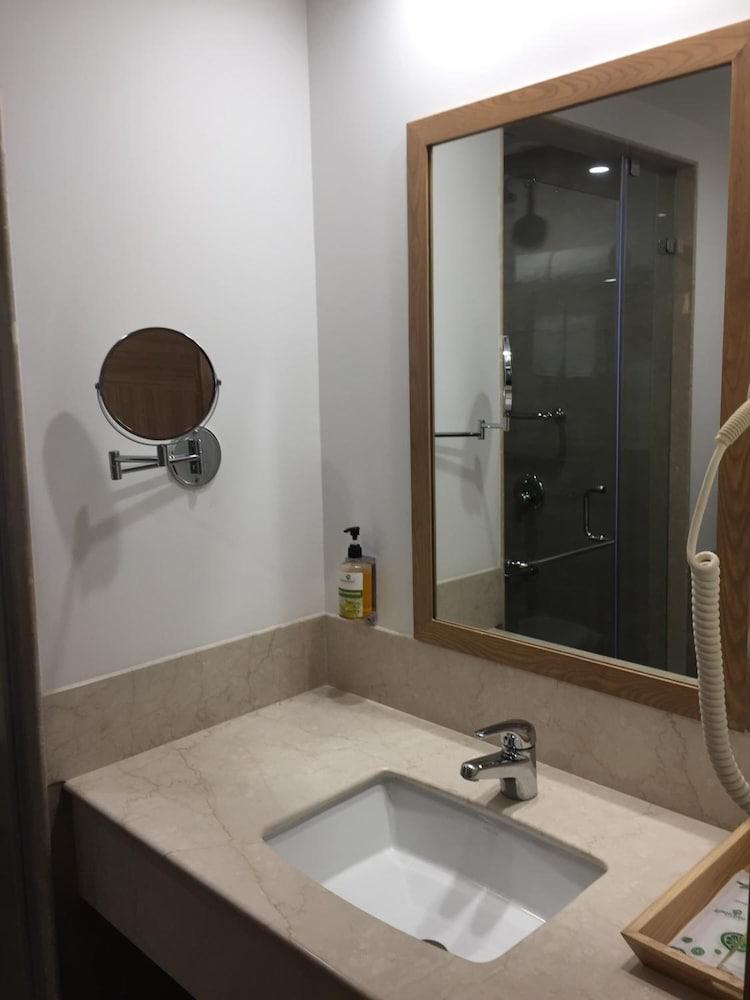 Red Fox By Lemon Tree Hotels, Sector 60, Gurugram Gurgaon Exterior photo