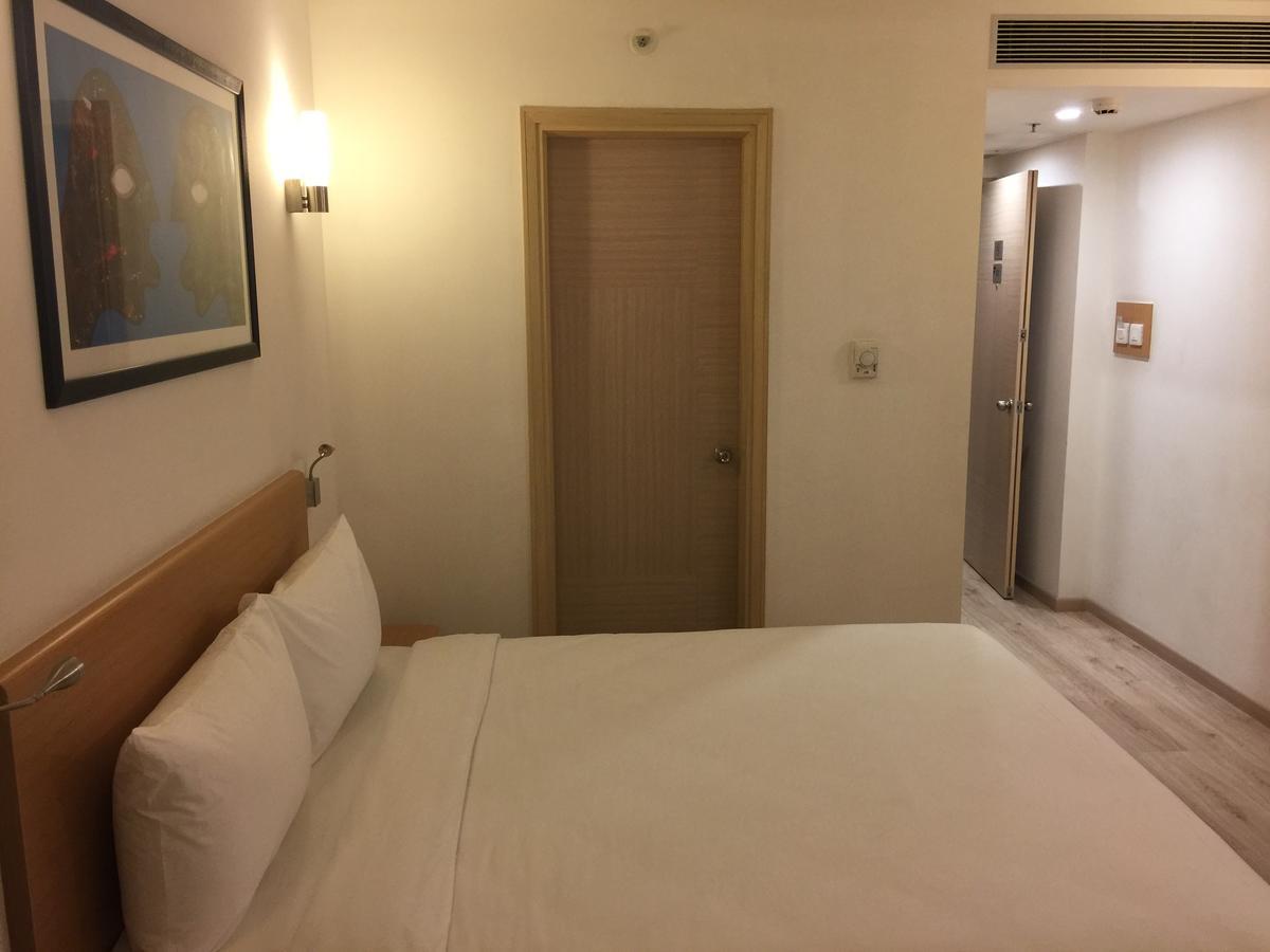 Red Fox By Lemon Tree Hotels, Sector 60, Gurugram Gurgaon Exterior photo